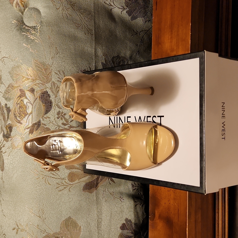 "Nine West" 3 1/2 in heel!